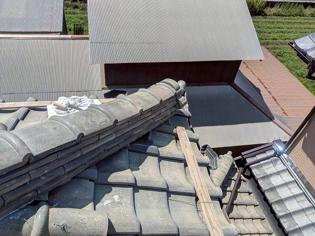 加古川市で日本家屋の屋根工事完了！鬼瓦や棟・風切丸・谷板金がきれいに補修されました